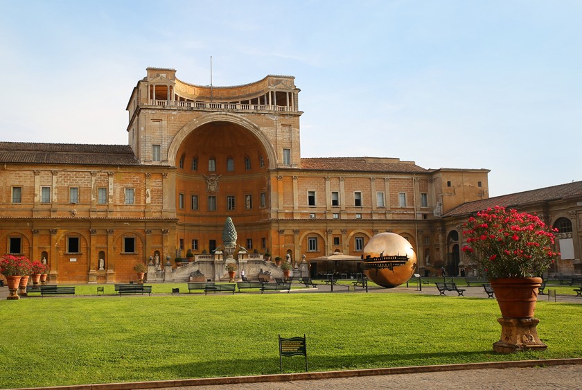 Vatican Cortile della Pigna