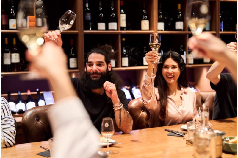 Convivialité lors de la dégustation de fromages